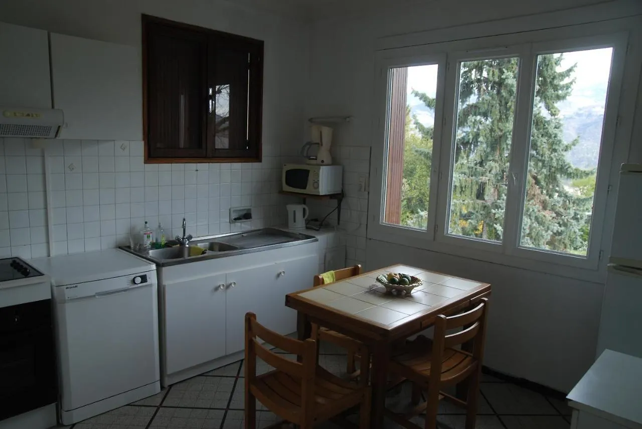 Spacious Home At The Heart Of Saint Ismier 別荘